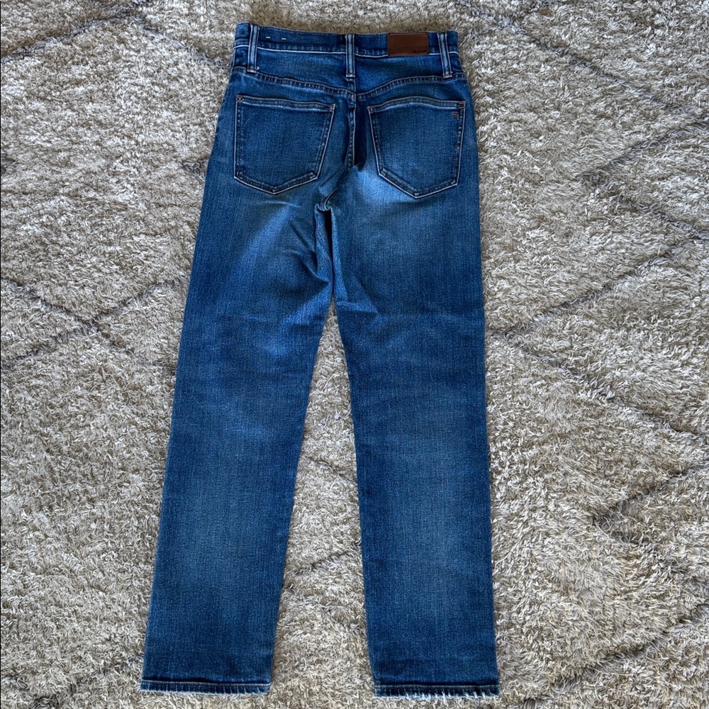Madewell Classic Straight Jeans in a timeless medium blue wash - Picture 5 of 5